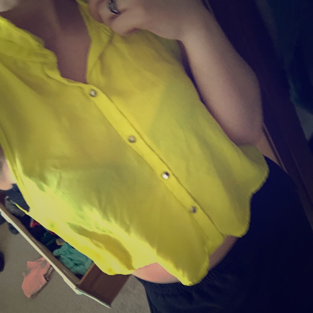 Cute Yellow Button-Up Crop